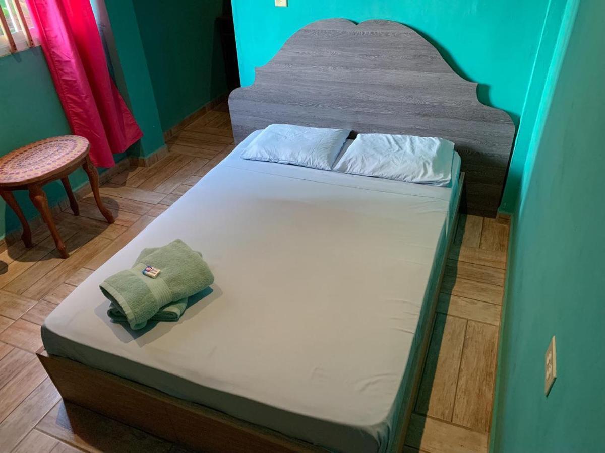 Valerie Emanuel Apartments بوكاس تاون المظهر الخارجي الصورة