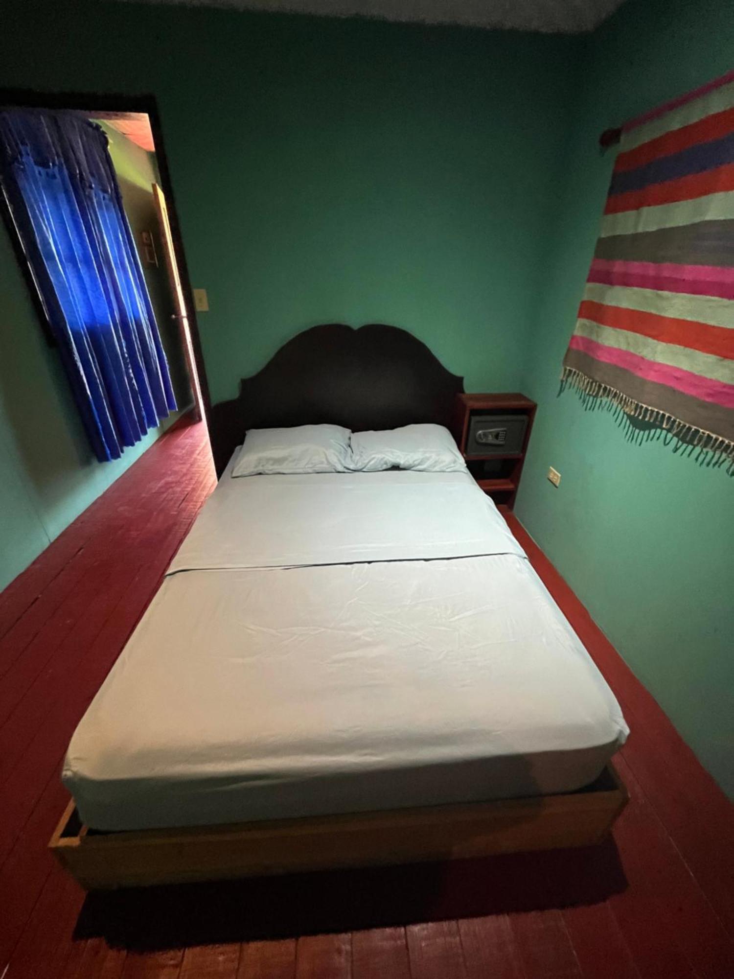 Valerie Emanuel Apartments بوكاس تاون المظهر الخارجي الصورة