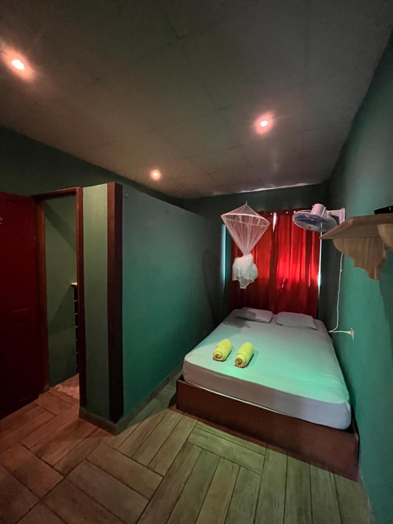 Valerie Emanuel Apartments بوكاس تاون المظهر الخارجي الصورة